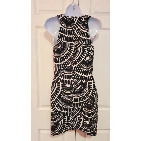 Trina Turk tribal print sleeveless dress in black and white Size 2 - Picture 5 of 5